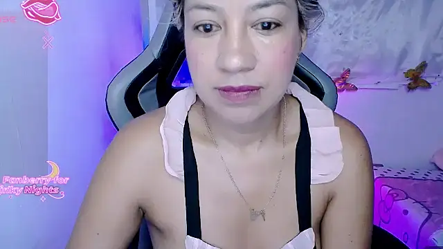 Snapshot of ninatiny chatting on 11/25/25, 10:26 ninatiny online show from 11/25/25, 10:26