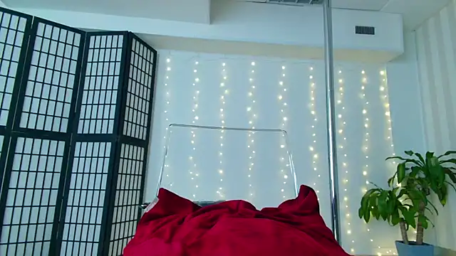 girl nextd00r online show from 02/05/25, 04:14