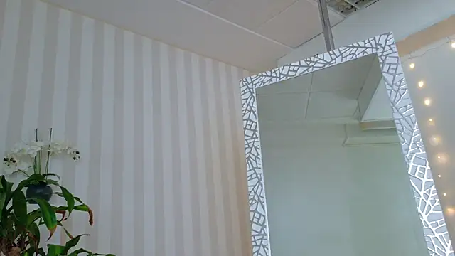 girl nextd00r online show from 03/19/25, 04:55