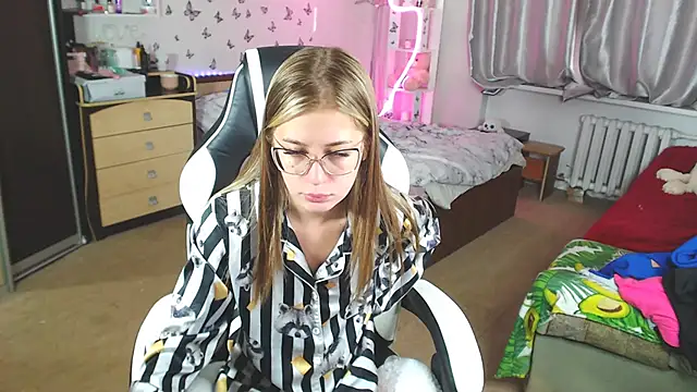 Kira honeyy online show from 03/22/25, 06:11