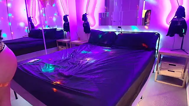 MikyFoxx online show from 11/01/25, 04:14