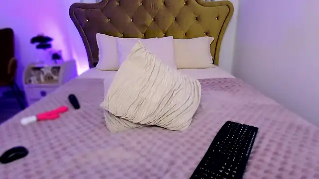 Snapshot of SashaRizz chatting on 12/03/24, 11:55 SashaRizz online show from 12/03/24, 11:55