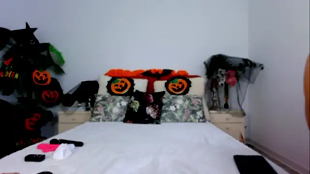 Snapshot of SashaRizz chatting on 10/25/25, 04:42 SashaRizz online show from 10/25/25, 04:42