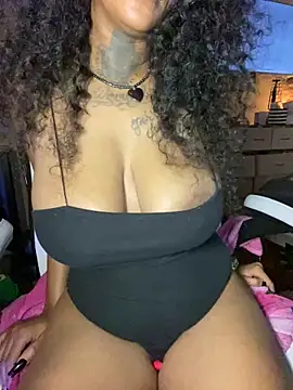 Snapshot of MzParker chatting on 02/18/25, 02:59 MzParker online show from 02/18/25, 02:59