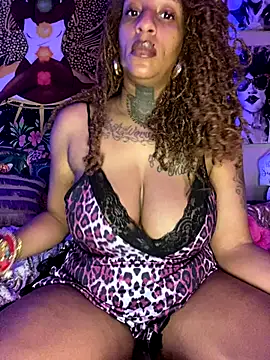 Snapshot of MzParker chatting on 09/12/25, 02:17 MzParker online show from 09/12/25, 02:17