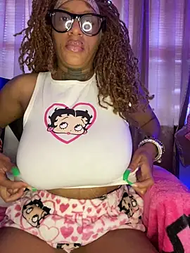 Snapshot of MzParker chatting on 09/16/25, 02:07 MzParker online show from 09/16/25, 02:07