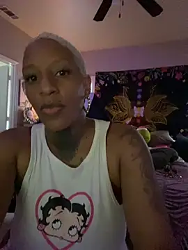 Snapshot of MzParker chatting on 12/15/25, 03:05 MzParker online show from 12/15/25, 03:05