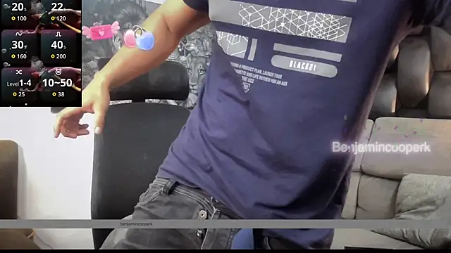 Snapshot of BenjaminCooperk chatting on 12/18/25, 06:52 BenjaminCooperk online show from 12/18/25, 06:52