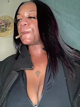 Snapshot of AlexaTheSlut chatting on 01/04/25, 10:24 AlexaTheSlut online show from 01/04/25, 10:24