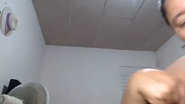 adrixxx38 online show from 12/03/25, 01:13