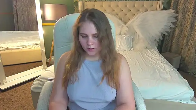 Snapshot of VinnaSky chatting on 03/06/25, 07:54 VinnaSky online show from 03/06/25, 07:54