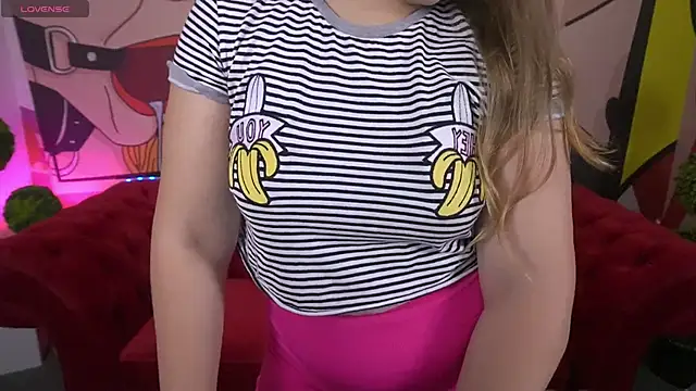 Snapshot of VinnaSky chatting on 10/09/25, 07:50 VinnaSky online show from 10/09/25, 07:50