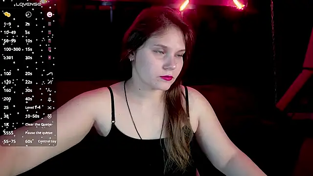 Snapshot of VinnaSky chatting on 11/18/25, 07:46 VinnaSky online show from 11/18/25, 07:46