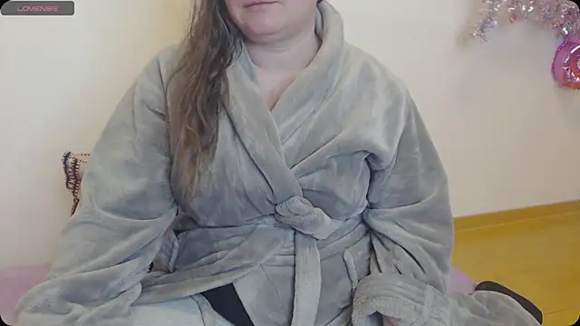 Snapshot of Lady_Adrianna chatting on 02/28/25, 09:44 Lady Adrianna online show from 02/28/25, 09:44