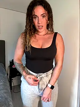 Clara-xoxo online show from 10/03/25, 12:57