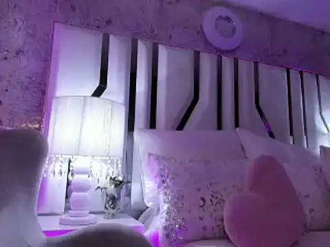 Snapshot of _valeria___ chatting on 09/20/25, 03:29 valeria online show from 09/20/25, 03:29