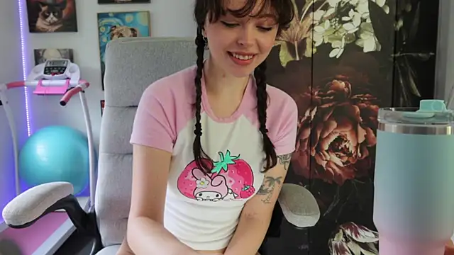 Snapshot of makiyahbelle chatting on 02/06/25, 04:10 makiyahbelle online show from 02/06/25, 04:10