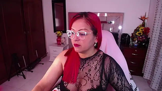 salomecastro  online show from 02/18/25, 03:10