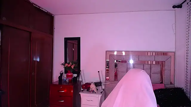 salomecastro  online show from 03/22/25, 12:39