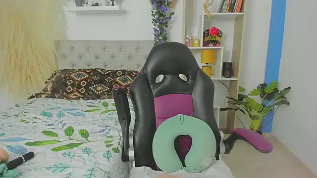 Gaby ortis online show from 12/15/24, 03:56