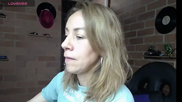 cristin doll  online show from 04/15/26, 03:19