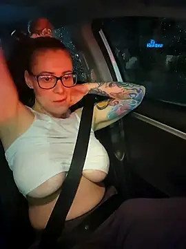 Snapshot of HollyTattoo chatting on 12/09/24, 11:03 HollyTattoo online show from 12/09/24, 11:03