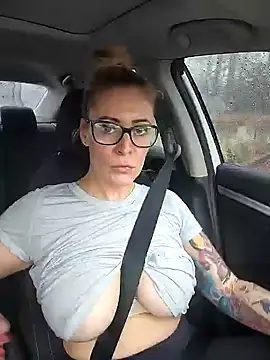 Snapshot of HollyTattoo chatting on 12/28/24, 06:08 HollyTattoo online show from 12/28/24, 06:08