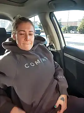 Snapshot of HollyTattoo chatting on 01/15/25, 11:32 HollyTattoo online show from 01/15/25, 11:32