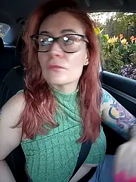 Snapshot of HollyTattoo chatting on 10/02/25, 12:12 HollyTattoo online show from 10/02/25, 12:12