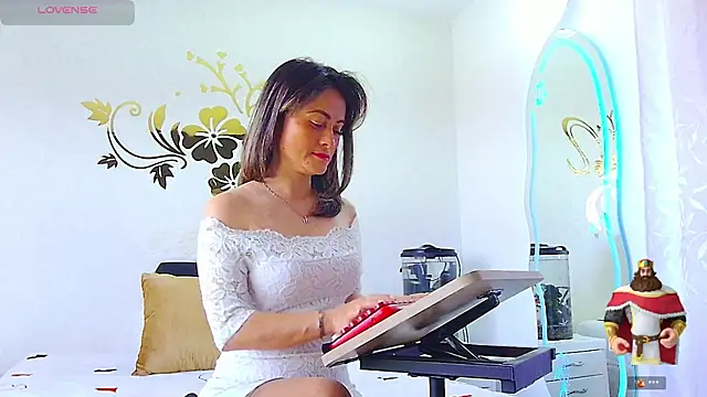 MarcelaFlores online show from 07/27/26, 02:46