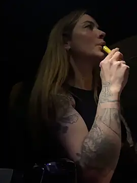 Etwas neugierig online show from 03/14/25, 06:39