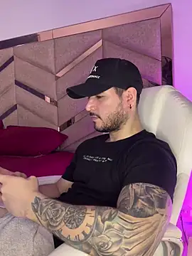 nicolasx1000 online show from 03/04/25, 09:54