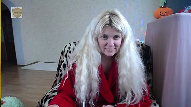 SunnySylvia online show from 10/24/25, 06:10