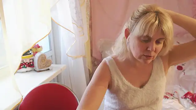 SunnySylvia online show from 03/18/26, 06:38