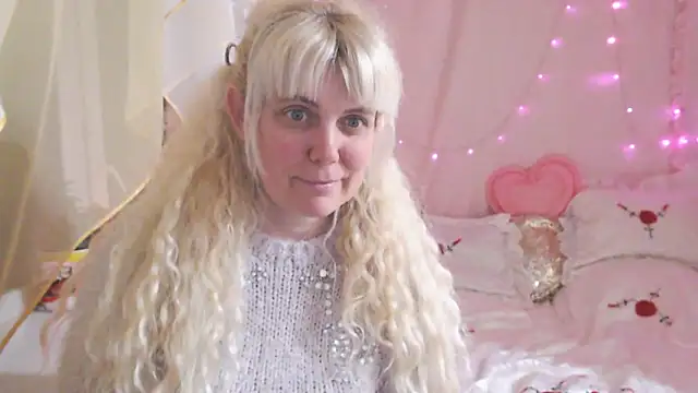 SunnySylvia online show from 03/18/26, 06:44