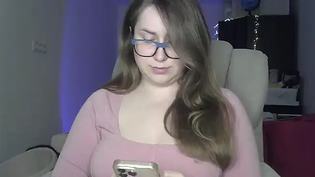 Snapshot of SeasonalSomeone chatting on 05/19/26, 10:05 SeasonalSomeone online show from 05/19/26, 10:05