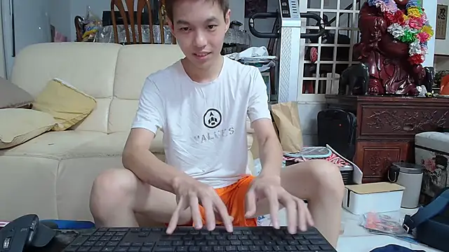 Snapshot of andrewooi chatting on 01/14/25, 04:29 andrewooi online show from 01/14/25, 04:29