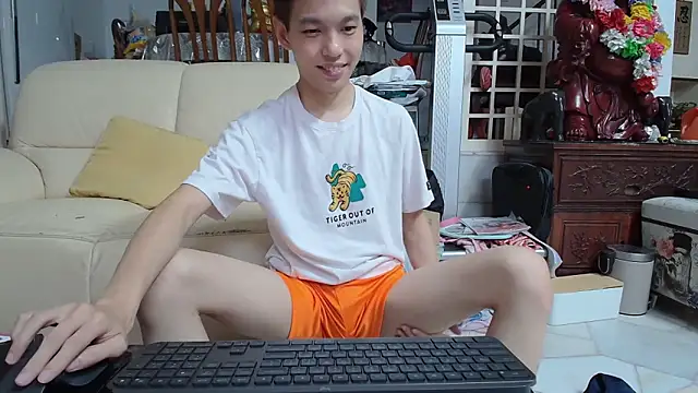 Snapshot of andrewooi chatting on 01/20/25, 02:46 andrewooi online show from 01/20/25, 02:46