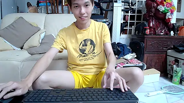 Snapshot of andrewooi chatting on 03/10/25, 01:32 andrewooi online show from 03/10/25, 01:32