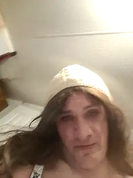 Snapshot of MaddyC6992 chatting on 02/01/26, 01:04 MaddyC6992 online show from 02/01/26, 01:04