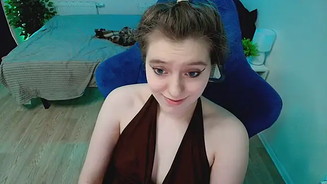 Snapshot of CranberryHot chatting on 07/17/26, 11:39 CranberryHot online show from 07/17/26, 11:39