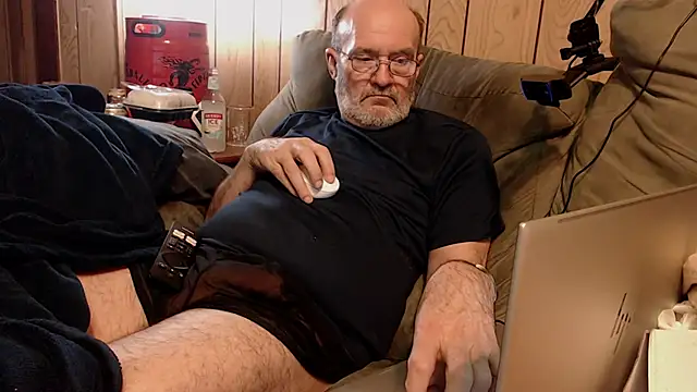 snickers1 online show from 12/23/25, 09:40