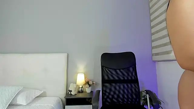 NataliaBuiles online show from 02/24/25, 08:47