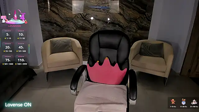 Snapshot of DannieSmith1 chatting on 12/03/25, 11:03 DannieSmith1 online show from 12/03/25, 11:03