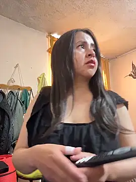 Snapshot of latinfemale chatting on 05/19/26, 08:15 latinfemale online show from 05/19/26, 08:15