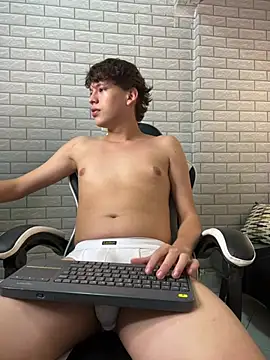 Snapshot of Nicola_hard chatting on 07/18/26, 04:27 Nicola hard online show from 07/18/26, 04:27