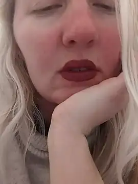 Snapshot of Mllesha74000 chatting on 02/11/25, 03:51 Mllesha74000 online show from 02/11/25, 03:51