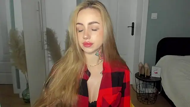 Snapshot of sexyCoralie chatting on 05/15/26, 06:53 sexyCoralie online show from 05/15/26, 06:53