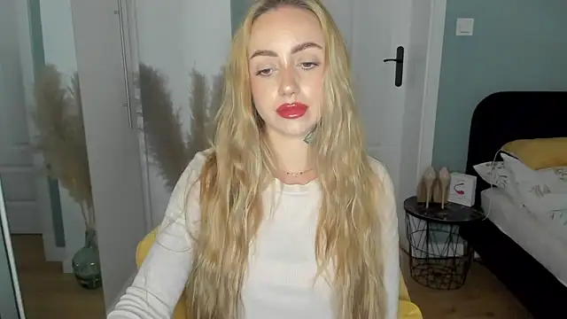 Snapshot of sexyCoralie chatting on 05/31/26, 01:40 sexyCoralie online show from 05/31/26, 01:40