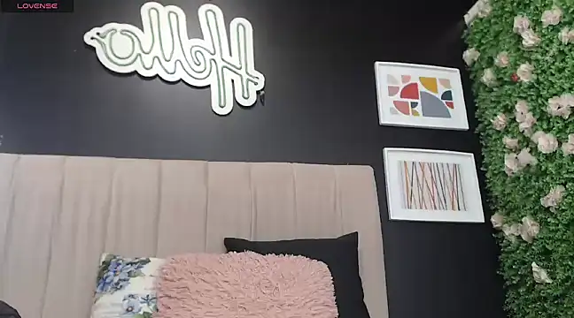 Snapshot of Sharloth_milf chatting on 01/29/25, 08:25 Sharloth milf online show from 01/29/25, 08:25